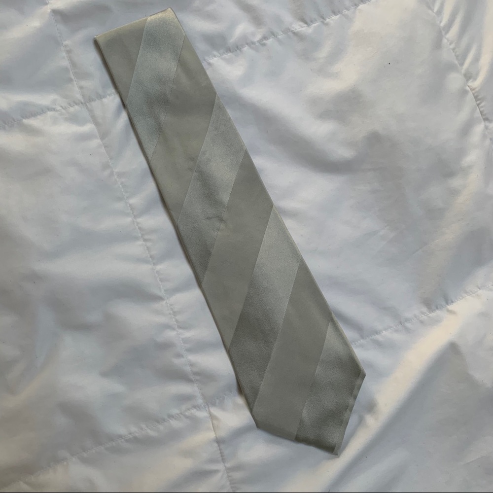 Kiton Italian silk silver & gray striped men’s tie
